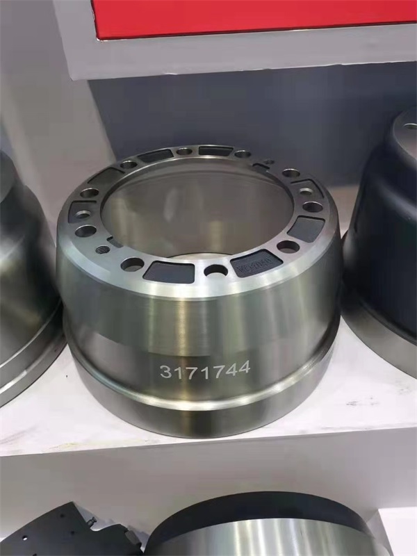 �Ϻ������˸�չ����(sh��)�r